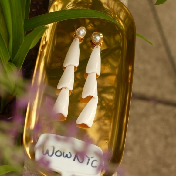 New Chandelier Earrings White Acrylic Multi Layer - Picture 4 of 8